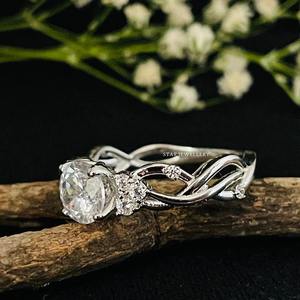 Anillo de Compromiso Solitario de Lujo Cristiano con Diamante Moissanita de Corte Brillante Redondo de 1.25 Ct en Oro Sólido de 14K - Product Image 3