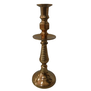 Lot de 3 bougeoirs en aluminium au design antique en cuivre blanc pour décoration de salon et de mariage - Product Image 3