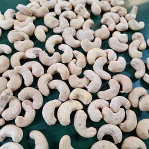 ถั่วเม็ดมะม่วงหิมพานต์ W320ซันติโกเวียดนามถั่วเม็ดมะม่วงหิมพานต์ W320บรรจุภัณฑ์แบบกำหนดเองเคอร์เนล Kaju badam - Product Image 1