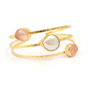 กำไลข้อมือเงินดีไซน์เนอร์ทำด้วยมือกำไลข้อมือพลอยเทียมสามเม็ดสีโรสควอตซ์ไข่มุกเพชรชุบทองของขวัญที่ดีเหมาะสำหรับคุณแม่ - Product Image 1