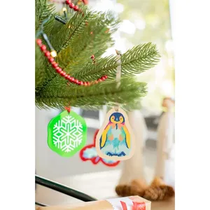 Boules de Noël et décorations d'arbre en bois personnalisées par CreaJul pour la décoration et le merchandising - Product Image 3