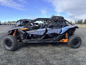 Can-Am Mavericks X3 MAX DS Turbo 2026, 110cc, 4 Tiempos, Gasolina/Diésel, Transmisión por Cadena, Automática, 2WD, Azul Escandinavo y Naranja Crush - Product Image 2