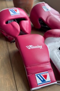 Fabricación de fábrica Último diseño Venta caliente 100% Cuero de vaca genuino Rosa oscuro Juego de boxeo ganador Juego de combate ganador - Product Image 3