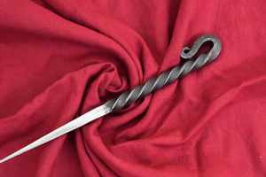 Marlin forgé à la main Spike outil polyvalent à la main en fer forgé forgé torsadé manger broche bâton de cheveux fourchette médiévale dîner Spike - Product Image 4