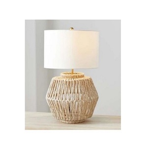 Lámpara de Escritorio de Mimbre y Ratán Hecha a Mano, Estilo Rústico, con Iluminación LED Blanca Cálida y Diseño Creativo - Product Image 1