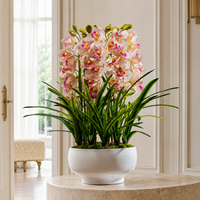 Orchidée Cymbidium Artificielle 65cm Rose et Blanche en Soie avec Pot en Céramique Blanc pour Centre de Table Vente en Gros