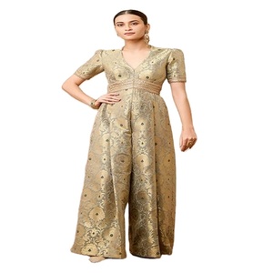 Robe de mariée style Punjabi en velours longueur ras du sol avec traîne pour femme, tailles maternité et grandes tailles, fabriquée en Inde, vente en gros - Product Image 1