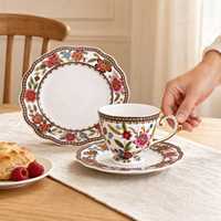 Tasse à café et soucoupe en porcelaine fine européenne vintage de luxe, motif floral, bordure dorée, tasse à café ornée de fleurs pour le thé de l'après-midi, cadeau