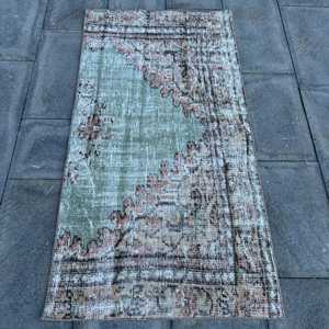 Petit tapis turc vintage 2,5x4,8 pieds, tapis floral vert brun - Product Image 1