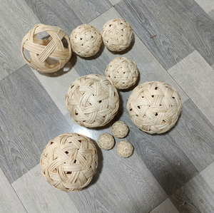 Esfera Decorativa de Ratán de Vietnam, Fabricada con Material de Ratán Resistente, Ideal para Decoración Navideña y Decoración Atractiva - Product Image 1