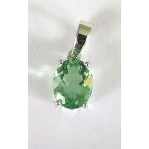 Pendentif Solitaire en Améthyste Verte Fait Main, Pendentif Charm Plaqué Rhodium - Product Image 1