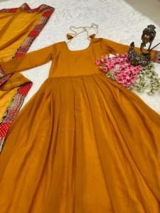 Venta al por Mayor de Ropa India y Pakistaní 2022, Kurti Bordado de Lana Tejida para Mujer, Salwar de Seda en Diferentes Colores para Bodas - Product Image 3