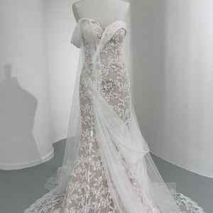 Robes de mariée sirène modernes et élégantes NT128 avec broderie en dentelle, traîne chapelle et fleurs pour femmes - Product Image 4