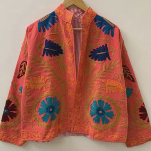 Chaqueta corta de terciopelo suave con bordado Suzani, estilo gitano, chaqueta tribal, chaqueta hippie chic, chaqueta boho cálida, regalo para ella. - Product Image 1
