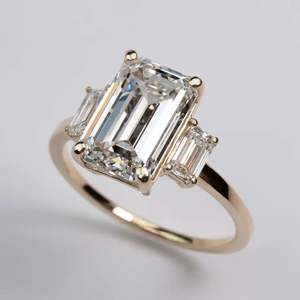 Anillo de Compromiso Personalizado de Plata 925 con Diamante Moissanita de Corte Ovalado, Joyería de Diamante de Laboratorio Personalizada - Product Image 1