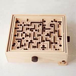 Jeu de labyrinthe en bois artisanal |   Finition lisse de haute qualité |   Prix de gros en vrac d'usine - Product Image 1