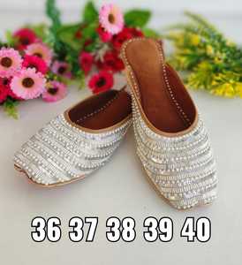 Punjabi Jutti de cuero para mujer, artesanía, diseño elegante, piel sintética - Product Image 4