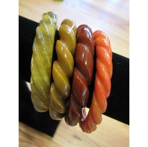 Bracelets en résine imperméables de créateur pour femmes, finition lisse, look tendance, bijoux fantaisie, couleurs personnalisées, style ethnique, désinfectant pour les mains - Product Image 1