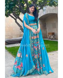 นักออกแบบสีฟ้า Georgette Lehenga Choli พร้อมงานเย็บปักถักร้อยหนักสําหรับผู้หญิง ชอลีเลียงก้าแบบดั้งเดิมของอินเดีย - Product Image 1