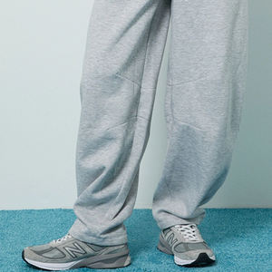 Ensemble de survêtement pour femmes avec haut à capuche et bas à taille élastique, design décontracté et tendance, manches longues, haute qualité et logo - Product Image 4