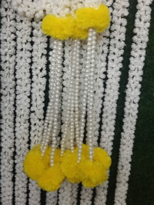 พวงมาลัยต้นครีปเปอร์ขนปุยดอกไม้โมกราเทียมมีไข่มุกดอกดาวเรืองพวงดอกไม้งานแต่งอินเดียใต้ - Product Image 2