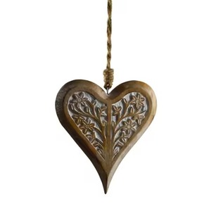 Ornement en bois en forme de cœur suspendu, motif floral, finition peinte à la main, pour la décoration de la maison, du salon, décorations de Noël - Product Image 1