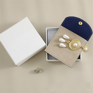 Tamaño y color personalizados posibles para collar de forma cuadrada de tamaño pequeño, anillos, pendientes, bolsa de almacenamiento de joyería de microfibra a la venta - Product Image 4