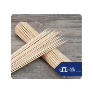 Brochettes en bambou les plus vendues pour griller des satay, des kebabs, de la viande, des fruits de mer, des légumes, pour les buffets et la restauration au Vietnam - Product Image 1