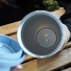 KiKi QUOKKA Tasse en acier inoxydable de style gaufré HAPI de 710ml avec paille Conception saine et écologique pour la rentrée des classes - Product Image 6