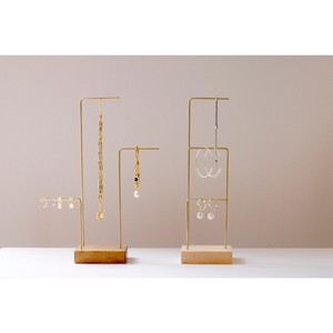 Support à bijoux en métal offrant un maintien solide et durable qui protège vos précieux accessoires, les organise et les rend magnifiquement - Product Image 5