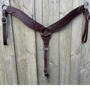 Hermoso cabezada y pechera de cuero occidental con accesorio de martingala en color marrón - Product Image 1