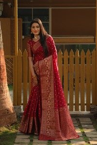 Vêtements indiens et pakistanais faits à la main Bandhej Kanjivaram Saree en soie brodé Saree à prix abordable - Product Image 2