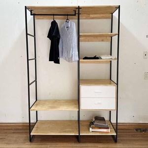 Armoire de rangement autoportante industrielle KQA68058 avec tiroirs, en bois de caoutchouc et structure en fer, pour suspendre et ranger les vêtements - Product Image 2