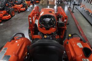 Tracteur agricole compact orange neuf M7060HD, en parfait état pour une utilisation agricole - Product Image 5