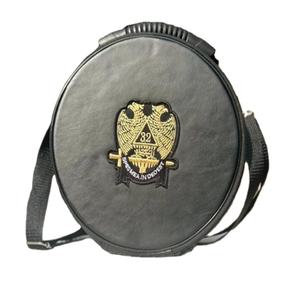 Étui en cuir souple pour régalia maçonnique avec broderie motif équerre et compas, personnalisable OEM/ODM, étanche IP67, fermeture à boucle pliable - Product Image 1