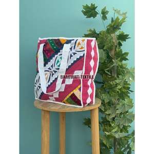 Sac fourre-tout en coton indien fait à la main pour femmes Design de travail Curt multicolore pour les achats d'été à la plage ou à l'épicerie - Product Image 4