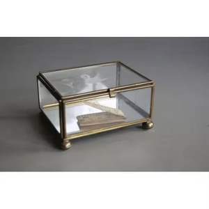 Boîte à bagues en verre métallique de conception hexagonale faite à la main Fabulous Trending Square Pattern Iron Glass Jewelry Storage with Excellent Styling - Product Image 3