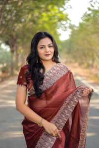 Saree en tissu de soie doux pur de style moderne et fantaisie à bordure cousue lourde pour femme à vendre - Product Image 2