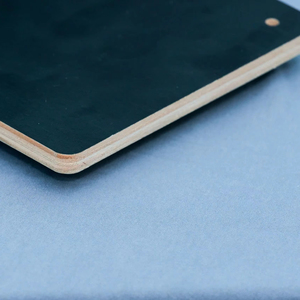 แผ่นไม้อัดเมลามีนกันไฟแบบโมเดิร์น ขนาดกะทัดรัด เคลือบเงา หนา 9 มม. ขนาด 1220x2440 มม. สำหรับใช้งานภายนอกและภายใน - Product Image 1