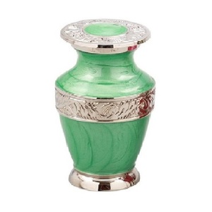 Urne commémorative en laiton de haute qualité avec bande de gravure étain et émail vert fini pour les cendres humaines-Fourniture funéraire - Product Image 1