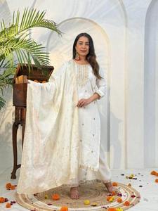 Vetican Kurti Plazzo Banarasi Dupatta para ropa informal y de fiesta tela de lujo estilo elegante que absorbe la humedad y secado rápido - Product Image 3