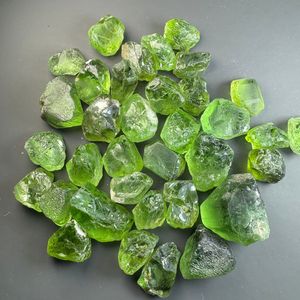Bolsa de procesamiento de piedras preciosas en bruto de peridoto de grado facetado Natural de alta calidad de 1 kg - Product Image 3
