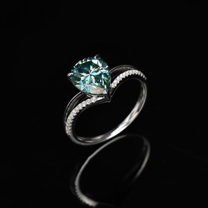 Bague en moissanite de couleur sarcelle pour femme, bague unique en moissanite, cadeau d'anniversaire, bijou élégant, cadeau pour elle - Product Image 3