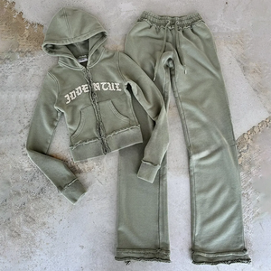Sudadera Corta con Cierre para Mujer, Color Verde Oliva, con Bordes Deshilachados y Bordado de Letras, 100% Algodón, Estilo Casual - Product Image 5