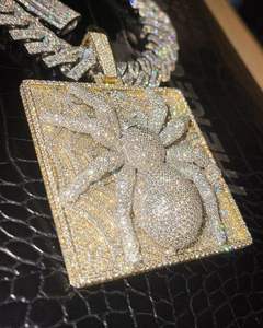 Eleva tu Estilo con Nuestro Moderno Colgante Infantil de Plata de Ley Chapado en Oro Rosa con Moissanita de Claridad VVS - Product Image 1