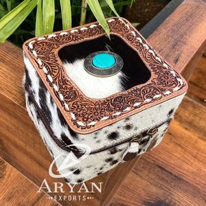 2024 luxe en gros en cuir repoussé à la main grande boîte à bijoux haute qualité concepteur cuir de vachette voyage bijoux organisateur étui - Product Image 1