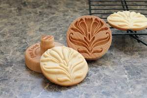 Presse à gâteau de lune et à biscuits en bois fait à la main-Design floral vintage VIET FARGIMEX - Product Image 4