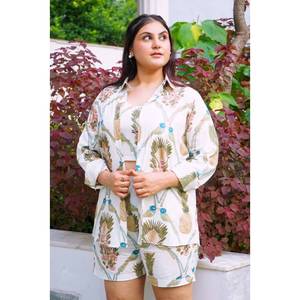 Vêtements de plage décontractés 3 pièces en coton pour femmes de grande taille-Shorts de vacances respirants avec boutons au genou pour les vacances à la plage au printemps - Product Image 4