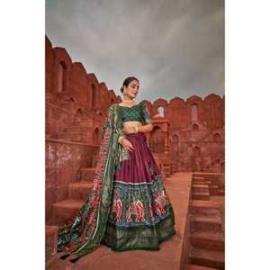 Soporte/Diseño de hoja perenne para adultos Gorgeous Looking Dola Silk Lehenga Choli con Dupatta con lámina y trabajo de impresión al precio más bajo - Product Image 1