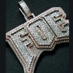 Colgante Personalizado con Inicial H, Estilo Hip Hop, Plata 925, Moissanita VVS con Letra Gruesa y Efecto Helado - Product Image 1